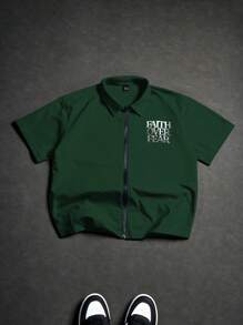 Manfinity Roghcode Camisa informal casual de manga corta con cremallera y estampado de eslogan para hombre en verano - Verde - Ver 4