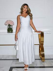 Xyvia Vestido de verano con tirantes finos, decoración floral 3D y color liso para mujer - Blanco - Ver 1