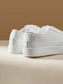 CUCCOO EASI 女士舒适厚底一脚蹬滑板鞋，时尚白色，适合通勤和休闲穿着