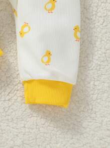 SHEIN 男婴休闲长袖连体衣，可爱鸭子印花，配有帽子，适合春秋季居家玩耍或户外活动。 - 彩色 - 查看 4