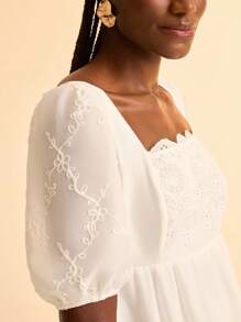 CAJUNI 女式夏季休闲度假海滩白色迷你连衣裙，带荷叶边下摆和泡泡袖 - 白色 - 查看 6