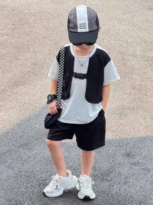 Set de 2 piezas de ropa casual deportiva para niños jóvenes - Camiseta de manga corta con estampado de texto oversize y pantalones cortos cargo negros, adecuado para viajes, escuela y primavera/verano