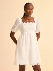 CAJUNI 女式夏季休闲度假海滩白色迷你连衣裙，带荷叶边下摆和泡泡袖 - 白色 - 查看 2