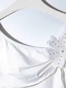 SHEIN Clasi Camiseta holgada y elegante de manga corta, casual, para uso diario, con flores 3D, volantes asimétricos en el hombro y cinturón lateral, de tela de punto, para vacaciones, versátil, de talla grande, para primavera/verano