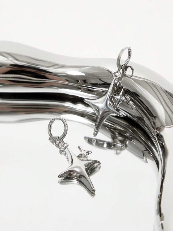 SHEIN ICON Pendientes punk con diseño de doble estrella y corazón, dulce y picante