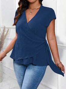 SHEIN LUNE Blusa casual de manga corta con diseño de cruce y abrochado, textura arrugada, talla grande, adecuada para el trabajo o salir, Día de San Valentín