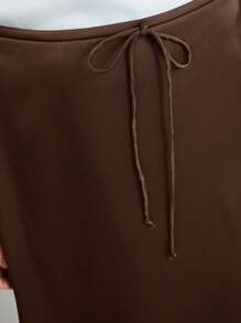 Ontre 2025新款设计，简约风格，都市通勤，都市风尚，卡其色女式半身裙，缎面材质，侧边隐形拉链，日常穿着，女士办公室商务休闲装 - 棕色 - 查看 6