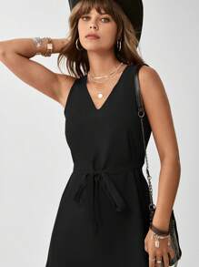 SHEIN LUNE 素色腰帶背心洋裝 - 黑色 - 查看 5