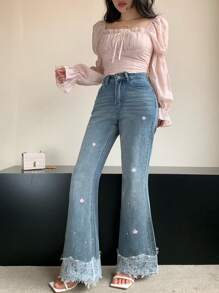 DAZY 女式修身性感喇叭裤休闲裤，蕾丝拼接，刺绣花朵印花全长牛仔裤 - 淺色水洗藍 - 查看 8