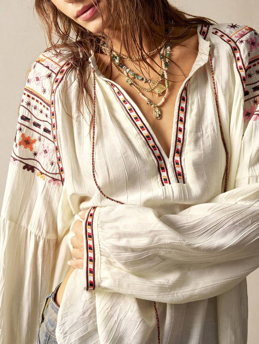 Bohemela 大码女式几何刺绣抽绳领长袖休闲衬衫 - 杏色 - 查看 1