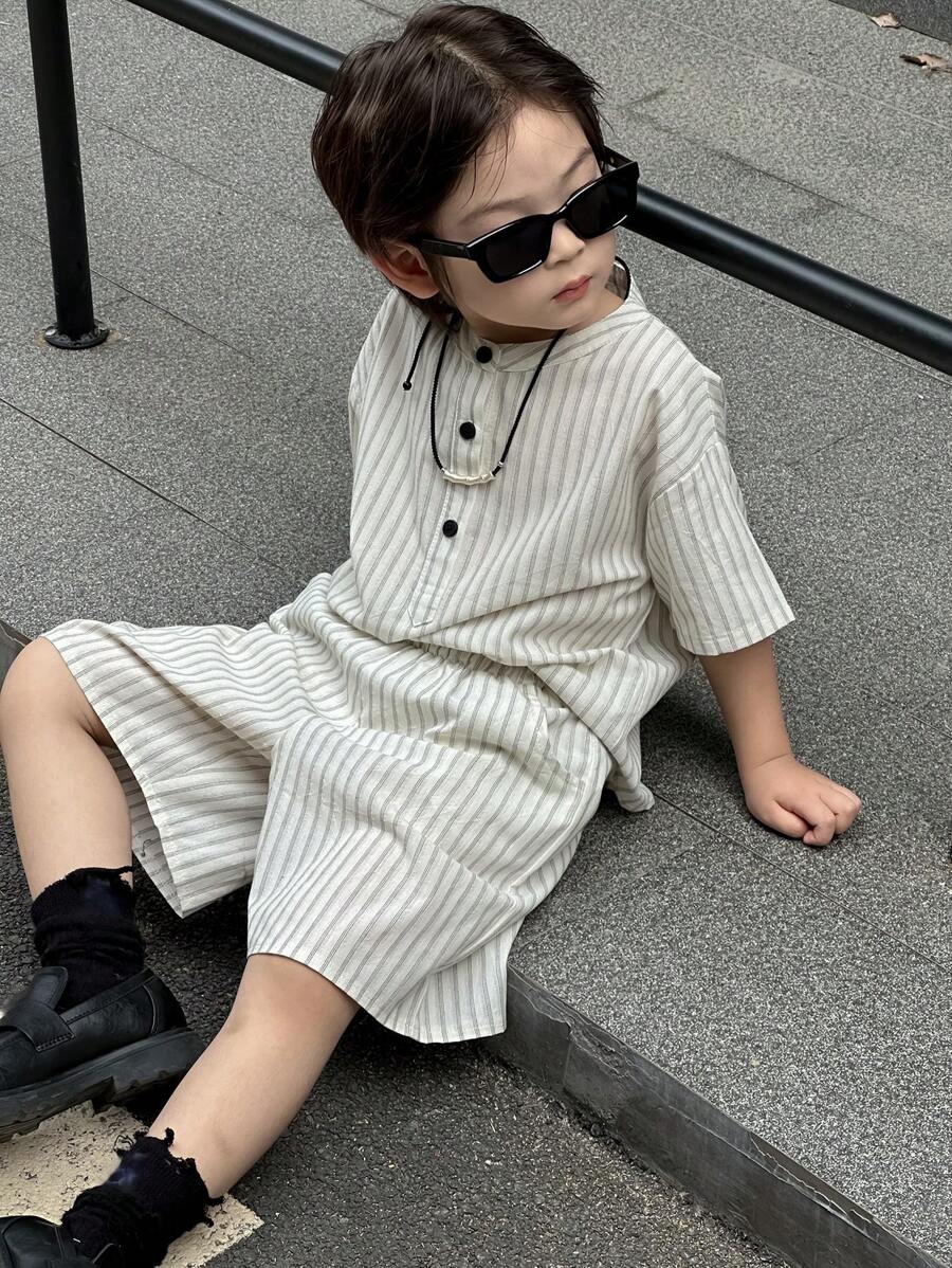 DAZY Set de 2 piezas - Camisa de cuello redondo a rayas y pantalón corto para niño, para otoño - Blanco - Ver 1