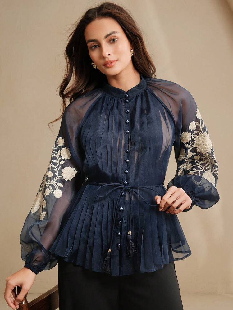 Blouse plissée avec broderie et taille nouée pour femmes, élégante et polyvalente pour le travail et les tenues casual