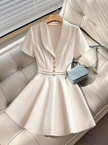 Chiquease Robe courte pour femme avec col, froncée et à boutons devant