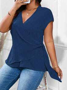 SHEIN LUNE Blusa casual de manga corta con diseño de cruce y abrochado, textura arrugada, talla grande, adecuada para el trabajo o salir, Día de San Valentín