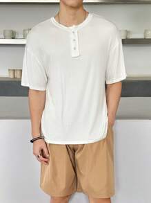 SHEIN 2 Stücke/Set Lässig Kurzarm Shorts Set für Teenager Jungen, Straßen Punk Rock College Stil, geeignet für den täglichen Gebrauch, Partys, Musikfestivals, Frühling/Sommer