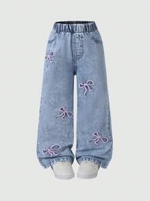 少女休闲可爱复古水洗浅蓝色酸洗牛仔裤，饰有粉色蝴蝶结刺绣，宽松直筒版型，面料柔软舒适，时尚街头风，适合秋冬季穿着。 - 淺色水洗藍 - 查看 7