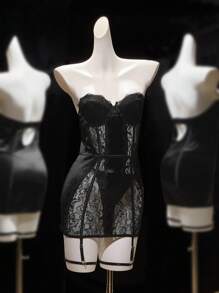 SHEIN Seduluxe Set de 4 faldas mini sexys de satén y encaje sin tirantes con boning