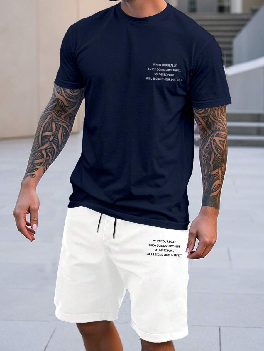 Manfinity Homme مجموعة من 2 قطعة قميص تي شيرت قصير الأكمام كاجوال للرجال، طباعة شعارات وأحرف بألوان متباينة، مصمم بأسلوب بسيط وعصري، نسيج مريح لملابس الصيف للرجال - متعدد الألوان - مشاهدة 1