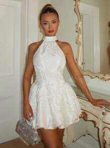 Glamine Charm Robe vintage pour femme à col montant, dos nu, avec motif floral gaufré, sans manches, ourlet en tulipe. Robe courte, robe de vacances pour femme, robe de soirée, robe rétro élégante pour femme - Blanc - Voir 5