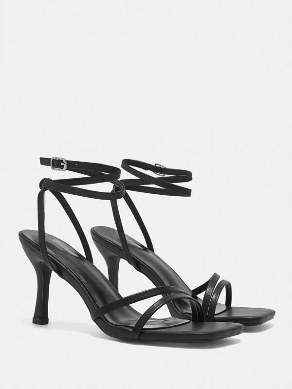 CUCCOO CURVES Bardzo szerokie, eleganckie i seksowne sandały z wieloma paskami, odpowiednie do noszenia na zewnątrz i na co dzień latem