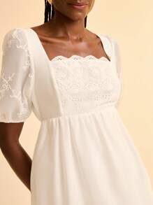 CAJUNI 女式夏季休闲度假海滩白色迷你连衣裙，带荷叶边下摆和泡泡袖 - 白色 - 查看 4