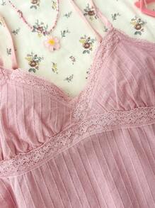 少女粉色蕾丝吊带背心 - 优雅纯色蕾丝边吊带背心，适合夏季、度假、休闲、居家、BM 风格