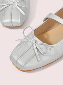 CUCCOO DOLLMOD Damen Flache Schuhe mit quadratischer Spitze, Mary Jane Silber gefalteter klassischer Vintage-Stil Riemen, niedriges Plateau-Straßenstile - Silber - Übersicht 7