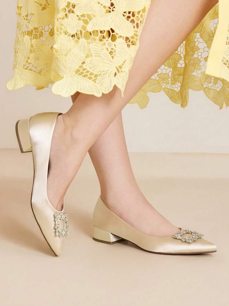 CHAUSSURES PLATES AVEC DÉTAILS DE STRASS À BOUT POINTU