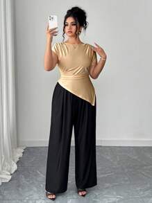 Elenzga Bộ đồ 2 món màu trơn mới không đối xứng cỡ lớn dành cho nữ, áo thun tay ngắn cạp cao mùa hè và quần ống rộng - Màu be - Xem 7