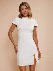 COSMINA Damen Sommer Einfarbiges Kleid mit Stehkragen, Rüschenärmeln, Schlitz am Saum und elegantem kurzem Schnitt