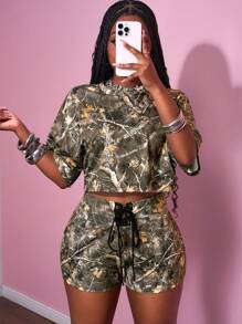 Slaydiva بدلة رياضية صيفية كاجوال بطراز كلية عتيق مكونة من تي شيرت قصير الأكمام بطبعة أوراق وأغصان ميتة مطبوعة بالكامل وشورت قصير الخصر بتصميم عصري، بدلة رياضية نسائية قطعتين مناسبة للصيف - متعدد الألوان - مشاهدة 5