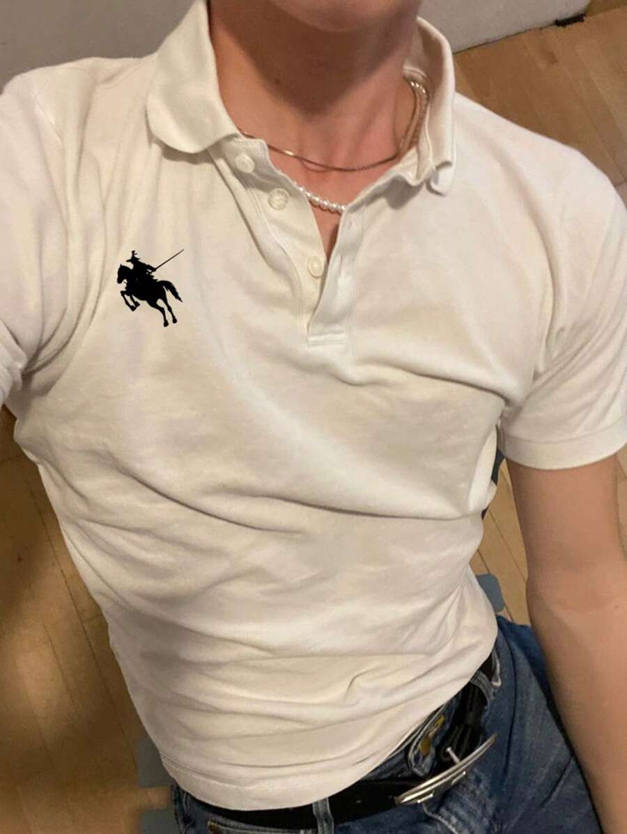 SHEIN Manfinity Dauomo 男士骑士印花 Polo 衫,夏季休闲装 - 白色 - 查看 1