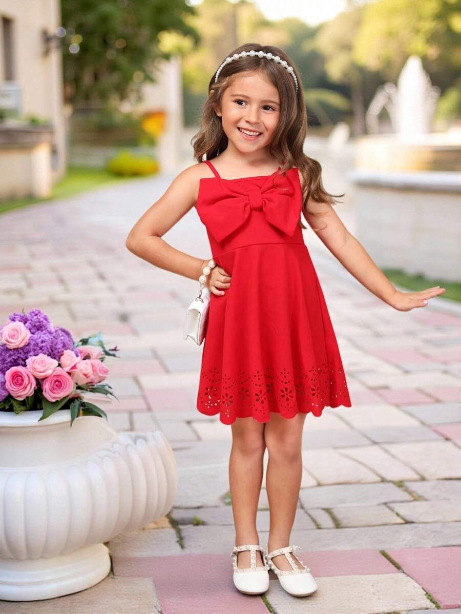 SHEIN 小女童前蝴蝶結鏤空吊帶連衣裙 - 紅色 - 查看 1