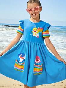 BABY SHARK X SHEIN 青少年女孩夏季卡通鲨鱼图案彩色条纹拼接口袋袖喇叭连衣裙 - 藍色 - 查看 2