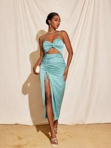 ROSEANNE MC NAMEE Robe d'été élégante de mariage avec broderie florale, côtés froncés et fente, en satin bleu azur