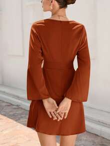 Chiquease 全新时尚优雅优质女士缎面 V 领纽扣前开衩喇叭袖修身喇叭短裙 - 棕色 - 查看 6