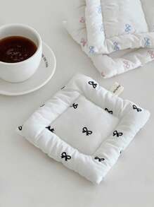 SHEIN 1 件甜美蝴蝶结杯垫极具吸引力的级别女孩蝴蝶结印花餐垫双面加厚织物隔热垫适用于客厅、新居礼物、家居装饰 - 彩色 - 查看 5