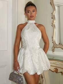 Glamine Charm Robe vintage pour femme à col montant, dos nu, avec motif floral gaufré, sans manches, ourlet en tulipe. Robe courte, robe de vacances pour femme, robe de soirée, robe rétro élégante pour femme - Blanc - Voir 2