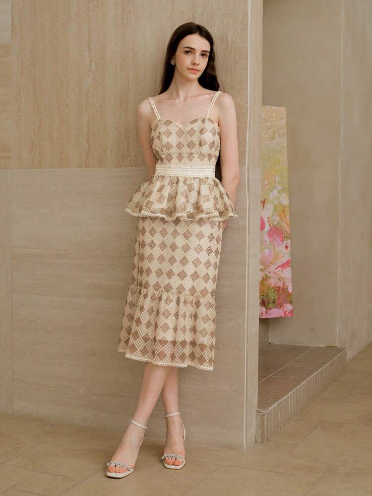 DIAMOND PRINT RUFFLE HEM SKIRT