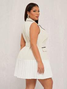 SHEIN SXY Robe d'été et de printemps élégante et sexy pour grandes tailles. Robe de couleur abricot avec col, sans manches, volants sur les bords et plis en tissu. Convient pour le port quotidien, les festivals, les sorties entre amis, les anniversaires, les enterrements de vie de jeune fille, les mariages, élégante et décontractée. Idéale pour le shopping, la sortie, coquette, facile à assortir et affinante. Met en valeur la silhouette.