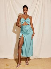 ROSEANNE MC NAMEE Robe d'été élégante de mariage avec broderie florale, côtés froncés et fente, en satin bleu azur