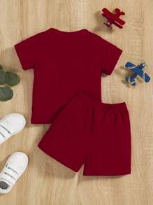 Conjunto de 2 piezas para bebé niño con camiseta de manga corta con estampado de lema y pantalón corto, estilo de moda streetwear