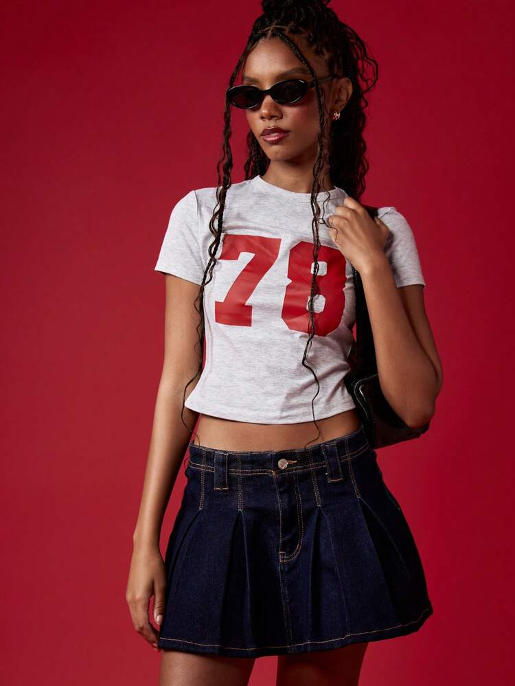 MISSGUIDED ヴィンテージスタイルのバーシティナンバープリントクロップトップ