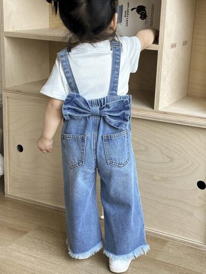 SHEIN 女婴3D蝴蝶结装饰蓝色牛仔背带裤，春夏休闲度假乡村风