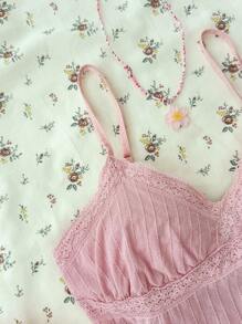 少女粉色蕾丝吊带背心 - 优雅纯色蕾丝边吊带背心，适合夏季、度假、休闲、居家、BM 风格