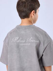 SUMWON Camiseta de corte holgado de estilo urbano premium con estampado de la Avenida Melrose, Los Ángeles, de ajuste cómodo, moda casual de verano clásica - Gris - Ver 4