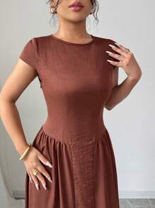 Rafferiza Elegantes figurbetontes Midikleid mit ausgeschnittener Rückenpartie