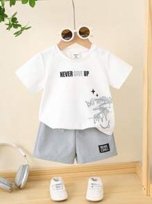SHEIN 2件套男婴/女婴时尚休闲百搭字母印花短袖T恤短裤套装，舒适百搭，适合室内、室外、日常、运动、玩耍、派对、拍照、度假、春夏穿着。男婴夏季服装，男婴套装，男婴夏季套装，男婴短裤套装，男婴服装，男童两件套，男童夏季服装 - 灰色 - 查看 4