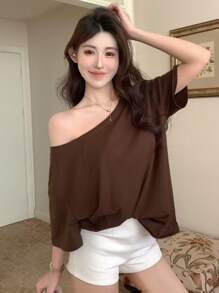 DAZY Damen lässiges, locker sitzendes T-Shirt mit asymmetrischem Ausschnitt, Sommer Neuheit, Schulanfangs-Kleidung im Preppy-Stil