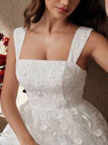 Savoree Nouvelle robe de cocktail élégante de soirée avec large bretelle, silhouette taillée en A, tissu perlé, design à lacets dans le dos, longueur courte, convient pour le printemps/l'été - Blanc - Voir 1